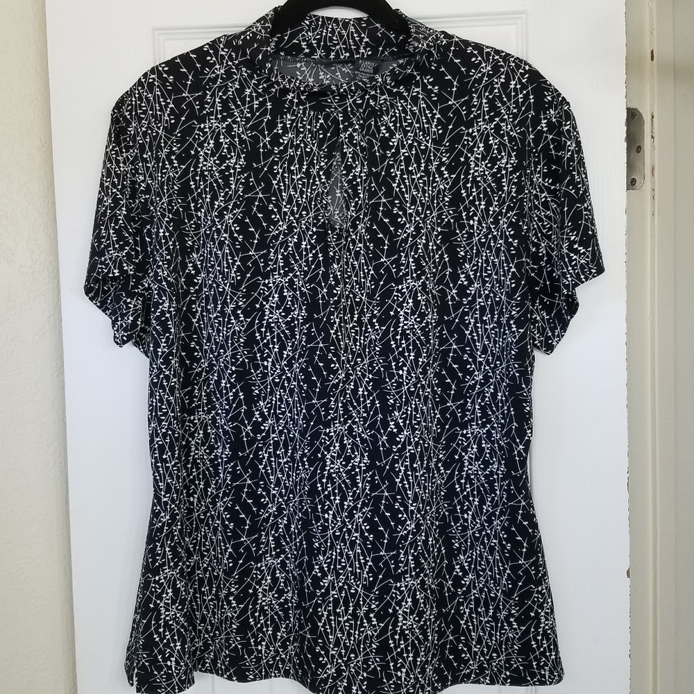 Mock neck floral shirt w/keyhole detail XL EUC